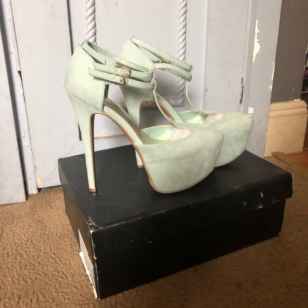 Cute heels!! - Picture 2 of 3